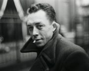 آلبر کامو : کسانی که مدعی اند همه چیز را + عکس نوشته