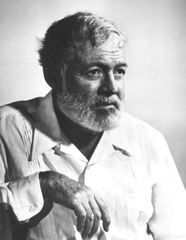 ارنست همینگوی : من عاشق رفتن به باغ وحش هستم. اما نه…