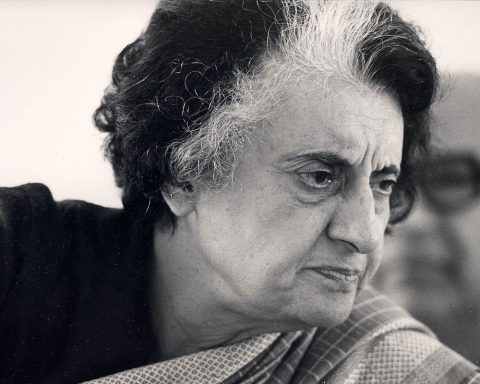 ایندیرا گاندی : قدرت سوال کردن اساس همه پیشرفت های بشری است.