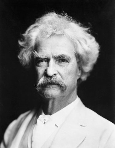 مارک تواین : عشق عينک سبزی است که با آن انسان…