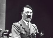 هیتلر : کسی که می‌خواهد مثل خورشید بدرخشد اول + عکس نوشته